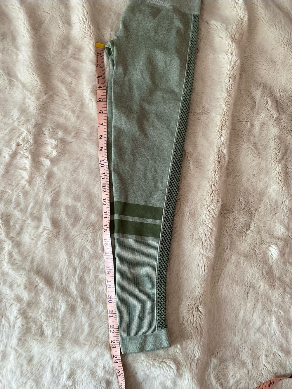Bombshell Sportwear leggings side mesh details - Picture 8 of 8